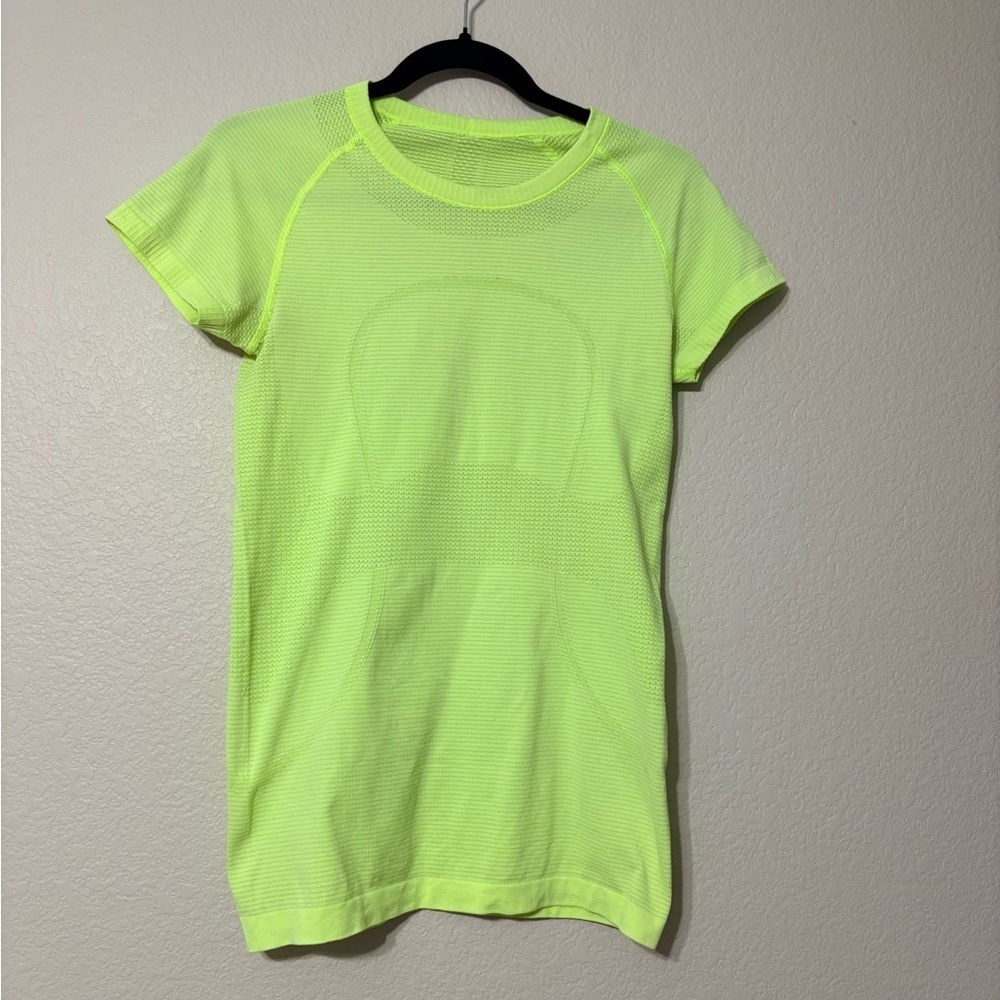 Lululemon Swiftly Tech Gym, Activewear Short Sleeve Crew Lucid Lime. Size 6 - Picture 4 of 11